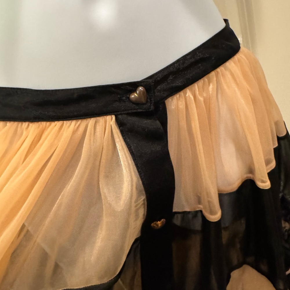 Designer skirt - Picture 3 of 7